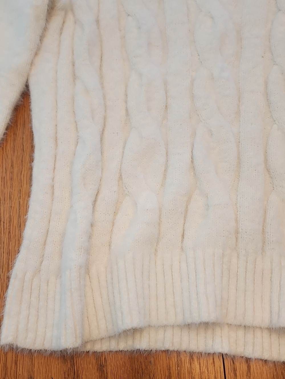 Lucky Brand Cream Cable-Knit V-Neck Sweater - Picture 16 of 16